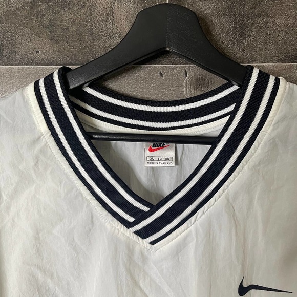 SOLD VTG Nike Sportswear Windbreaker XL - Picture 3 of 3